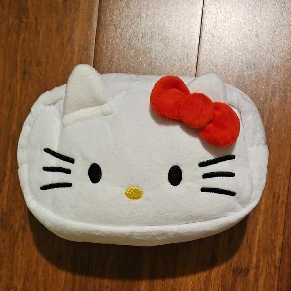 Cute Kitty White Plush Pouch